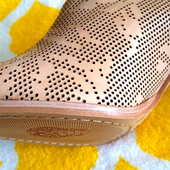 NWOT Vince Camuta  Heels 9m - Picture 7 of 10